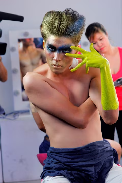 Thí sinh Top model được waxing, sơn màu toàn thân ảnh 4 Thí sinh Top model được waxing, sơn màu toàn thân ảnh 4