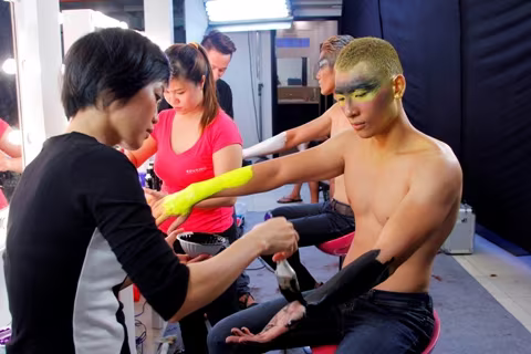 Thí sinh Top model được waxing, sơn màu toàn thân ảnh 6 Thí sinh Top model được waxing, sơn màu toàn thân ảnh 6