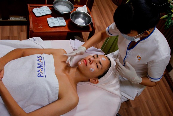 Thí sinh Top model được waxing, sơn màu toàn thân ảnh 1 Thí sinh Top model được waxing, sơn màu toàn thân ảnh 1