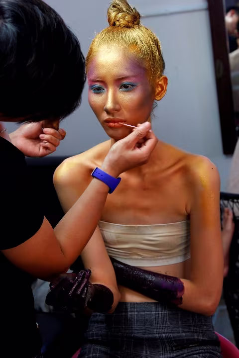 Thí sinh Top model được waxing, sơn màu toàn thân ảnh 5 Thí sinh Top model được waxing, sơn màu toàn thân ảnh 5