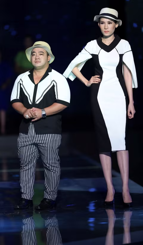 Độc đáo màn catwalk của Phạm Văn Mách, Hiếu Hiền ảnh 5 Độc đáo màn catwalk của Phạm Văn Mách, Hiếu Hiền ảnh 5