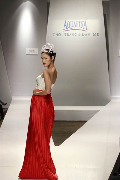 Ngọc Quyên, Minh Triệu gây ấn tượng với váy xuyên thấu ảnh 5 Ngọc Quyên, Minh Triệu gây ấn tượng với váy xuyên thấu ảnh 5