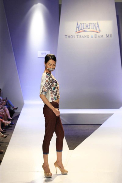 Dàn "chân dài" bị bịt miệng khi trình diễn thời trang ảnh 6 Dàn "chân dài" bị bịt miệng khi trình diễn thời trang ảnh 6