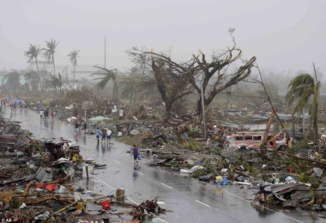 Philippines: Cảnh tượng kinh hoàng sau bão Haiyan ảnh 2 Philippines: Cảnh tượng kinh hoàng sau bão Haiyan ảnh 2