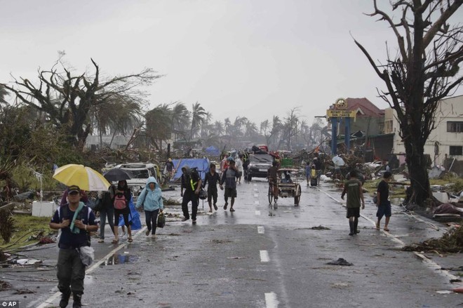 Philippines: Cảnh tượng kinh hoàng sau bão Haiyan ảnh 12 Philippines: Cảnh tượng kinh hoàng sau bão Haiyan ảnh 12