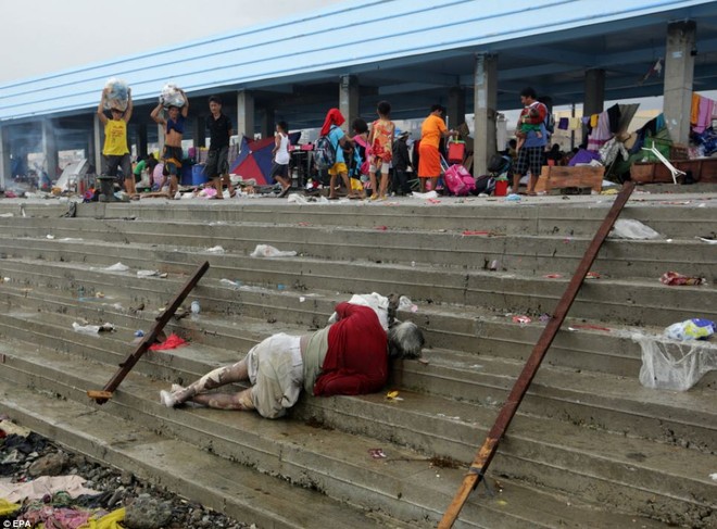 Philippines: Cảnh tượng kinh hoàng sau bão Haiyan ảnh 9 Philippines: Cảnh tượng kinh hoàng sau bão Haiyan ảnh 9