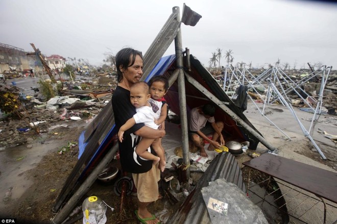 Philippines: Cảnh tượng kinh hoàng sau bão Haiyan ảnh 16 Philippines: Cảnh tượng kinh hoàng sau bão Haiyan ảnh 16