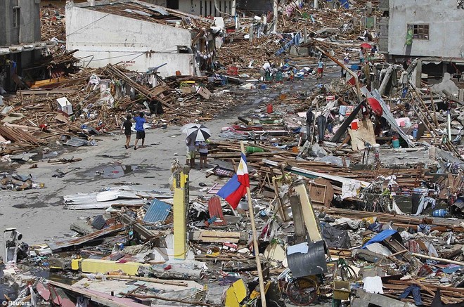 Philippines: Cảnh tượng kinh hoàng sau bão Haiyan ảnh 20 Philippines: Cảnh tượng kinh hoàng sau bão Haiyan ảnh 20