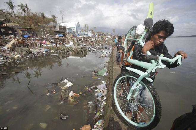 Philippines: Cảnh tượng kinh hoàng sau bão Haiyan ảnh 21 Philippines: Cảnh tượng kinh hoàng sau bão Haiyan ảnh 21