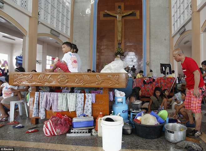 Philippines: Cảnh tượng kinh hoàng sau bão Haiyan ảnh 22 Philippines: Cảnh tượng kinh hoàng sau bão Haiyan ảnh 22