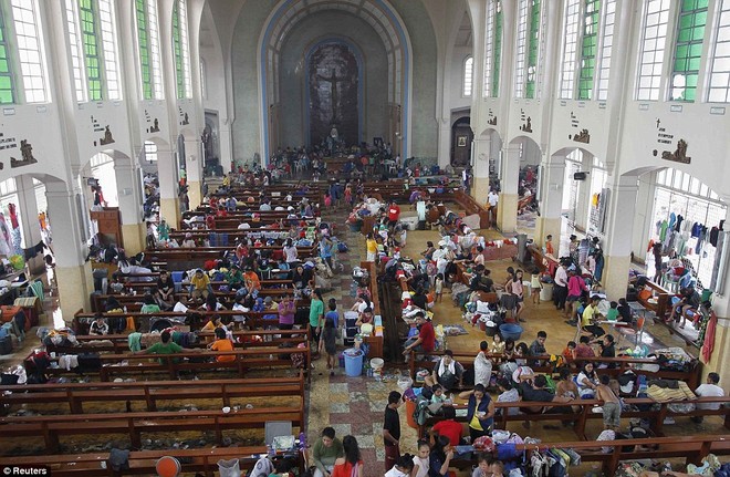 Philippines: Cảnh tượng kinh hoàng sau bão Haiyan ảnh 23 Philippines: Cảnh tượng kinh hoàng sau bão Haiyan ảnh 23