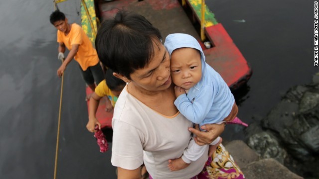 Rơi nước mắt trước thảm cảnh trẻ em Philippines sau siêu bão Haiyan ảnh 2 Rơi nước mắt trước thảm cảnh trẻ em Philippines sau siêu bão Haiyan ảnh 2