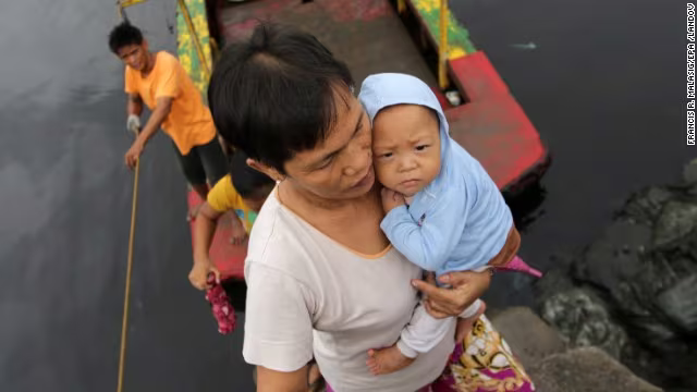 Rơi nước mắt trước thảm cảnh trẻ em Philippines sau siêu bão Haiyan ảnh 2 Rơi nước mắt trước thảm cảnh trẻ em Philippines sau siêu bão Haiyan ảnh 2
