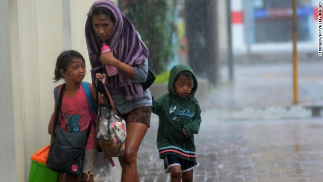 Rơi nước mắt trước thảm cảnh trẻ em Philippines sau siêu bão Haiyan ảnh 3 Rơi nước mắt trước thảm cảnh trẻ em Philippines sau siêu bão Haiyan ảnh 3