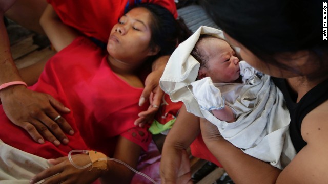 Rơi nước mắt trước thảm cảnh trẻ em Philippines sau siêu bão Haiyan ảnh 7 Rơi nước mắt trước thảm cảnh trẻ em Philippines sau siêu bão Haiyan ảnh 7
