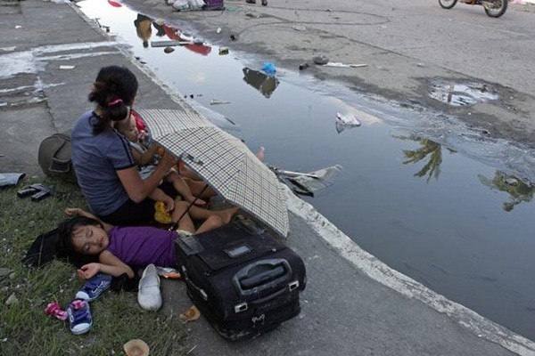 Rơi nước mắt trước thảm cảnh trẻ em Philippines sau siêu bão Haiyan ảnh 16 Rơi nước mắt trước thảm cảnh trẻ em Philippines sau siêu bão Haiyan ảnh 16