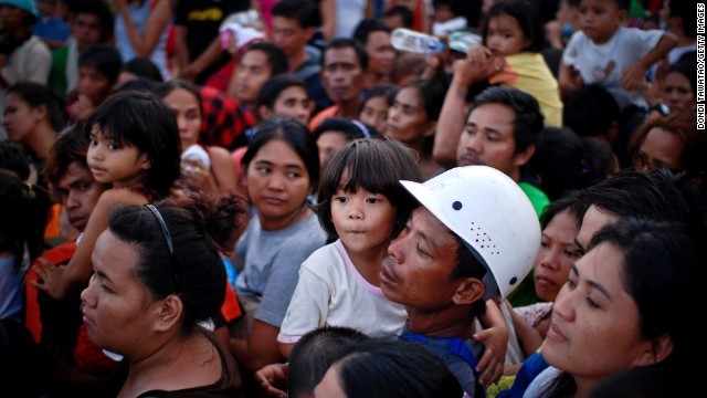Rơi nước mắt trước thảm cảnh trẻ em Philippines sau siêu bão Haiyan ảnh 17 Rơi nước mắt trước thảm cảnh trẻ em Philippines sau siêu bão Haiyan ảnh 17
