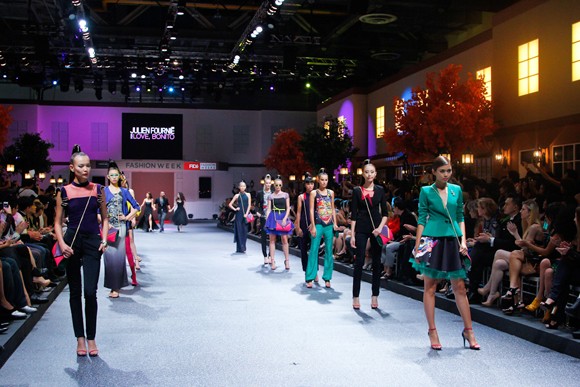 Thí sinh Top Model "đắt sô" tại Singapore ảnh 1 Thí sinh Top Model "đắt sô" tại Singapore ảnh 1