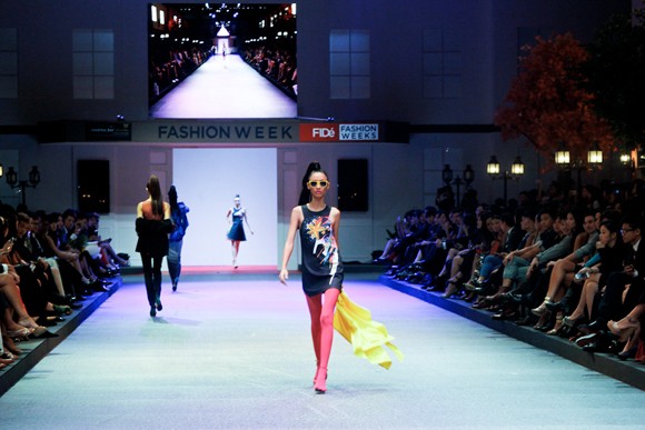 Thí sinh Top Model "đắt sô" tại Singapore ảnh 2 Thí sinh Top Model "đắt sô" tại Singapore ảnh 2