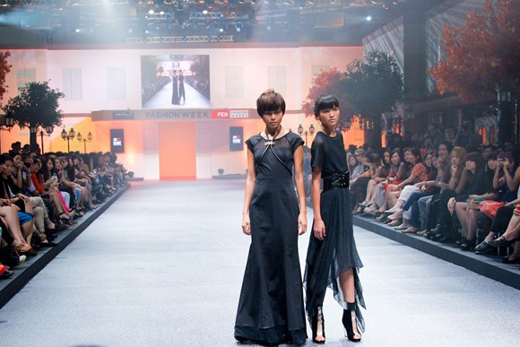 Thí sinh Top Model "đắt sô" tại Singapore ảnh 3 Thí sinh Top Model "đắt sô" tại Singapore ảnh 3