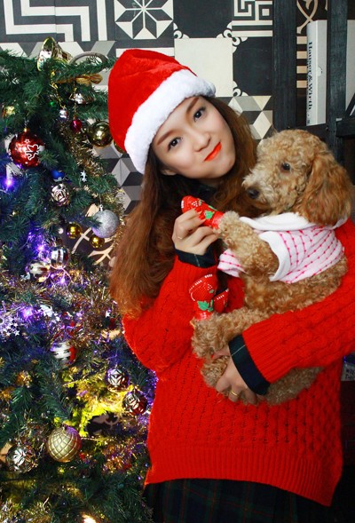 Đinh Hương hóa "bà già Noel" tặng khán giả "Jingle Bells" ảnh 2 Đinh Hương hóa "bà già Noel" tặng khán giả "Jingle Bells" ảnh 2