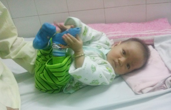 Mong bạn đọc chung tay cứu sự sống mong manh của bé 6 tháng tuổi ảnh 1 Mong bạn đọc chung tay cứu sự sống mong manh của bé 6 tháng tuổi ảnh 1