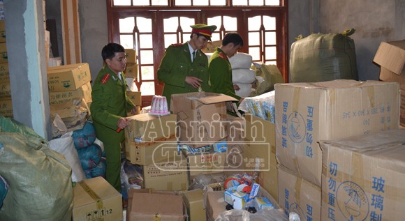 Bắt quả tang cơ sở buôn bán hàng hóa Trung Quốc nhập lậu ảnh 1 Bắt quả tang cơ sở buôn bán hàng hóa Trung Quốc nhập lậu ảnh 1