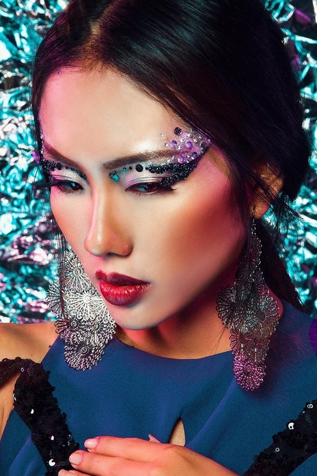 "Chân dài" Nhã Trúc bị "tra tấn" bởi đinh và gai ảnh 2 "Chân dài" Nhã Trúc bị "tra tấn" bởi đinh và gai ảnh 2