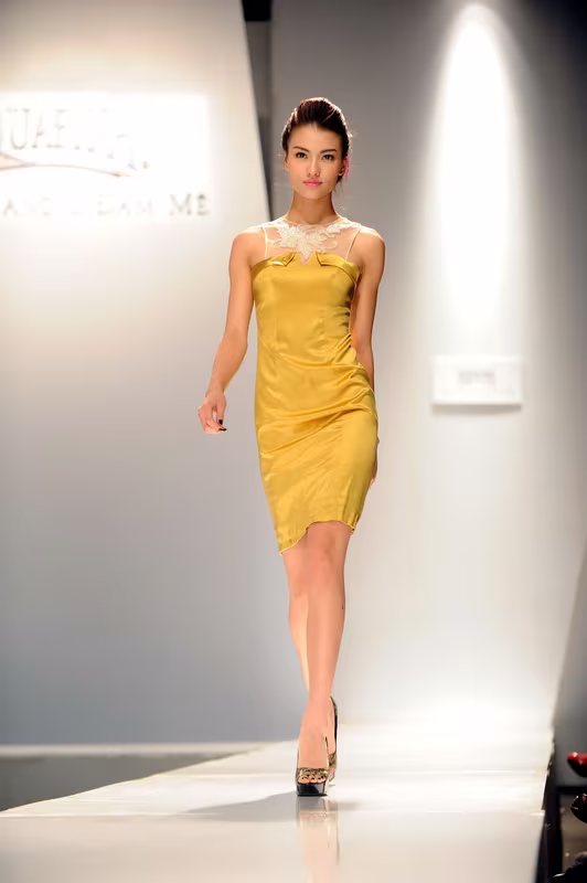 Hồng Quế đọ dáng, khoe chân với Hà Anh, Hoàng Yến ảnh 2 Hồng Quế đọ dáng, khoe chân với Hà Anh, Hoàng Yến ảnh 2