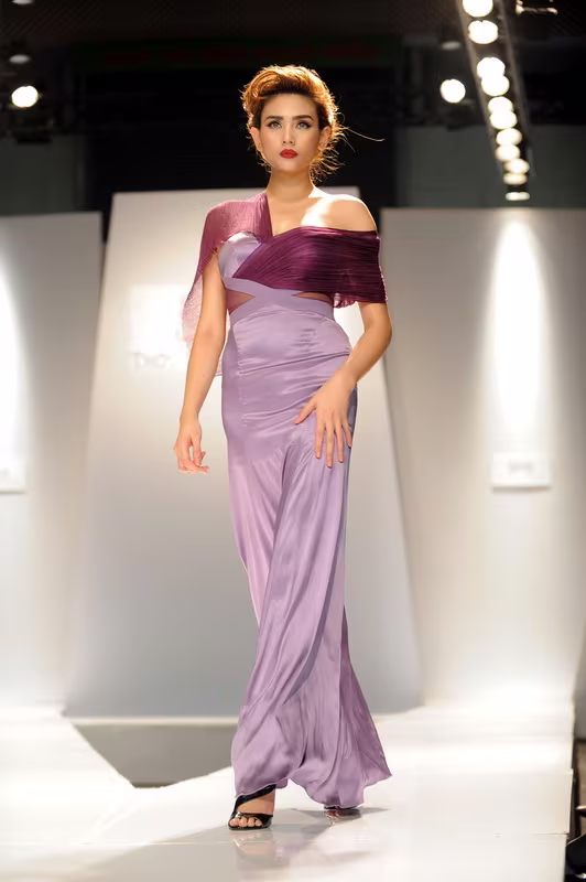 Hồng Quế đọ dáng, khoe chân với Hà Anh, Hoàng Yến ảnh 10 Hồng Quế đọ dáng, khoe chân với Hà Anh, Hoàng Yến ảnh 10