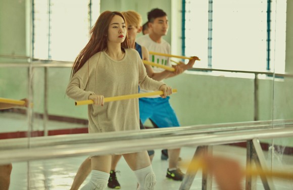 Minh Hằng lộ chân tím bầm khi diện quần ngắn tập nhảy ảnh 1 Minh Hằng lộ chân tím bầm khi diện quần ngắn tập nhảy ảnh 1