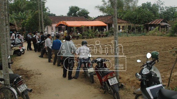 Về nhà cha ruột ăn giỗ, nửa đêm bị đâm lòi ruột ảnh 1 Về nhà cha ruột ăn giỗ, nửa đêm bị đâm lòi ruột ảnh 1