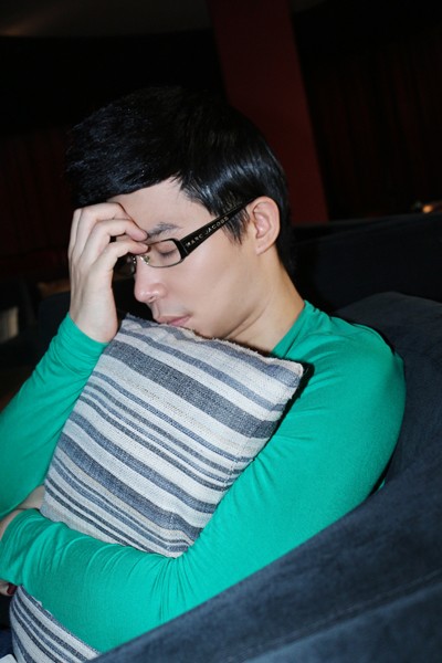 Bị bạn thi tố "vô lễ", Nathan Lee đang stress nặng ảnh 1 Bị bạn thi tố "vô lễ", Nathan Lee đang stress nặng ảnh 1