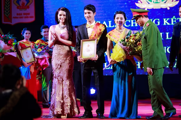 Lại Hương Thảo khoe thân hình gợi cảm sau thời gian "mất tích" ảnh 4 Lại Hương Thảo khoe thân hình gợi cảm sau thời gian "mất tích" ảnh 4