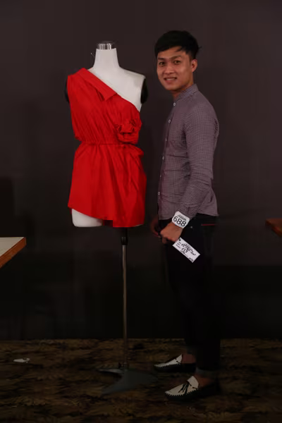 Chiêu "hô biến" áo sơ mi độc đáo của thí sinh Project Runway ảnh 4 Chiêu "hô biến" áo sơ mi độc đáo của thí sinh Project Runway ảnh 4