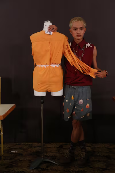 Chiêu "hô biến" áo sơ mi độc đáo của thí sinh Project Runway ảnh 6 Chiêu "hô biến" áo sơ mi độc đáo của thí sinh Project Runway ảnh 6