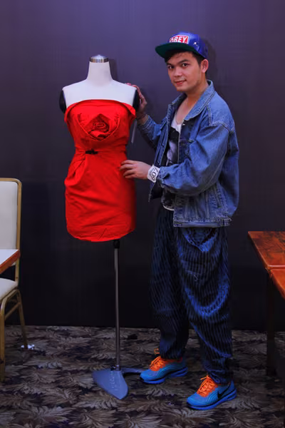 Chiêu "hô biến" áo sơ mi độc đáo của thí sinh Project Runway ảnh 1 Chiêu "hô biến" áo sơ mi độc đáo của thí sinh Project Runway ảnh 1
