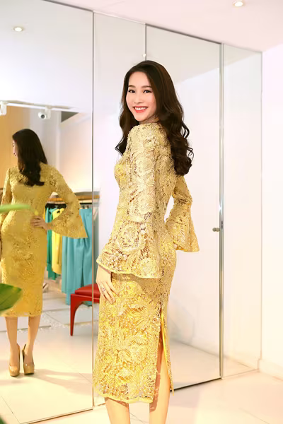 Đỗ Mạnh Cường ân cần sửa váy cho Hoa hậu Đặng Thu Thảo ảnh 7 Đỗ Mạnh Cường ân cần sửa váy cho Hoa hậu Đặng Thu Thảo ảnh 7