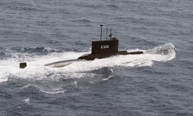 Một chiếc tàu ngầm của Thổ Nhĩ Kỳ Một chiếc tàu ngầm của Thổ Nhĩ Kỳ