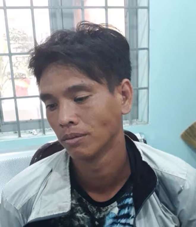 Đối tượng Nguyễn Thanh Dũng tại cơ quan công an. Ảnh: VOV Đối tượng Nguyễn Thanh Dũng tại cơ quan công an. Ảnh: VOV