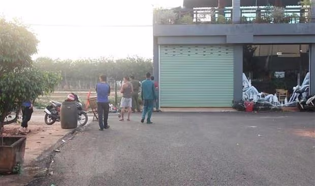 Hiện trường xảy ra hỗn chiến khiến nam thanh niên bị đâm tử vong. Ảnh: TTXVN Hiện trường xảy ra hỗn chiến khiến nam thanh niên bị đâm tử vong. Ảnh: TTXVN