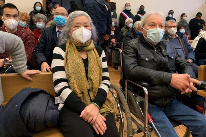 Bà Trần Tố Nga và ông André Bouny, nhà hoạt động xã hội người Pháp ủng hộ nạn nhân da cam/dioxin Việt Nam tại phiên tòa ngày 25-1. Ảnh: Nhân dân Bà Trần Tố Nga và ông André Bouny, nhà hoạt động xã hội người Pháp ủng hộ nạn nhân da cam/dioxin Việt Nam tại phiên tòa ngày 25-1. Ảnh: Nhân dân