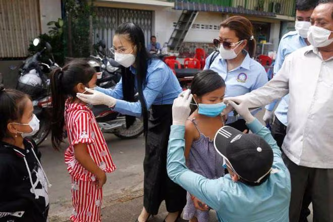 Đeo khẩu trang phòng lây nhiễm Covid-19 tại Campuchia Đeo khẩu trang phòng lây nhiễm Covid-19 tại Campuchia