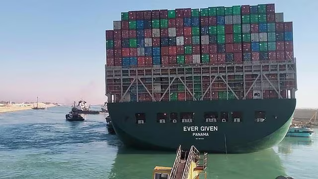 Tàu Ever Given được giải cứu sau gần 1 tuần mắc cạn ở kênh đào Suez Tàu Ever Given được giải cứu sau gần 1 tuần mắc cạn ở kênh đào Suez