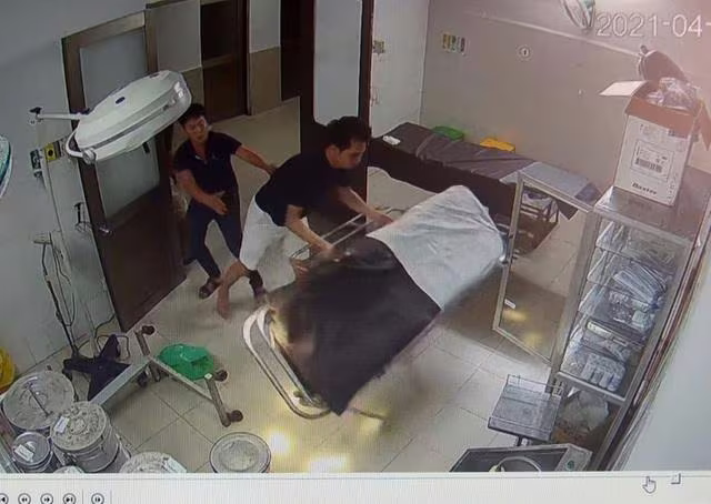N. đập phá trong bệnh viện. Ảnh: Dân Trí N. đập phá trong bệnh viện. Ảnh: Dân Trí