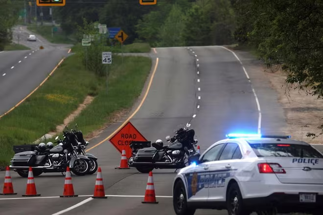 Cảnh sát phong tỏa tuyến đường gần trụ sở CIA ở Langley, bang Virginia Cảnh sát phong tỏa tuyến đường gần trụ sở CIA ở Langley, bang Virginia