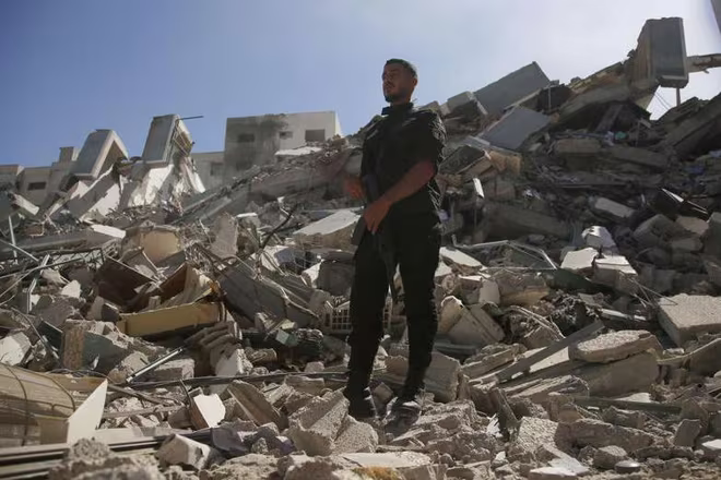 Tòa nhà từng là nơi đặt văn phòng của hãng AP ở Gaza giờ chỉ còn là đống gạch vụn Tòa nhà từng là nơi đặt văn phòng của hãng AP ở Gaza giờ chỉ còn là đống gạch vụn