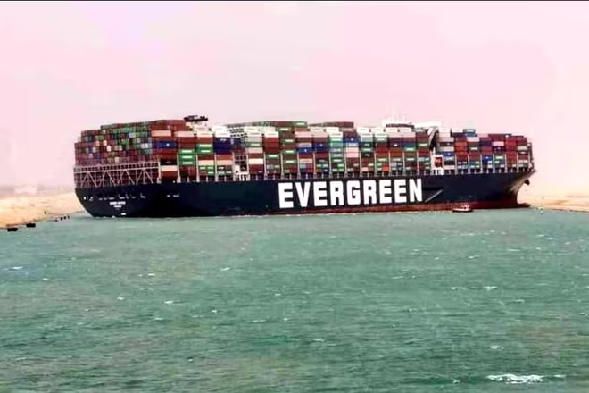 Tàu Ever Given mắc cạn tại kênh đào Suez trong gần 1 tuần, hồi tháng 3-2021
