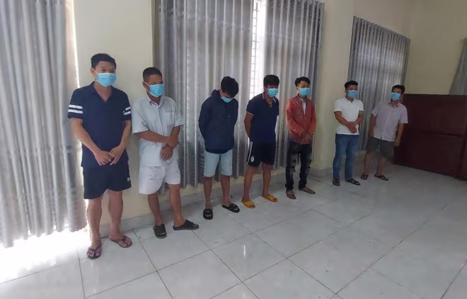 Các đối tượng bị công an bắt giữ. Ảnh: TTXVN Các đối tượng bị công an bắt giữ. Ảnh: TTXVN