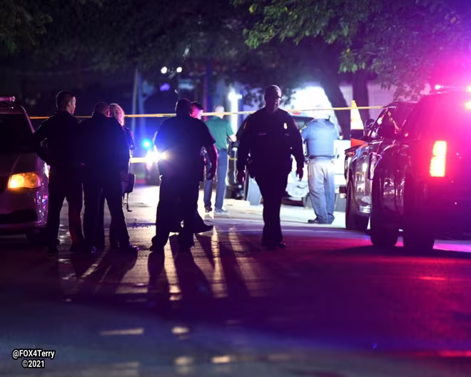 Cảnh sát phong tỏa hiện trường vụ việc Cảnh sát phong tỏa hiện trường vụ việc